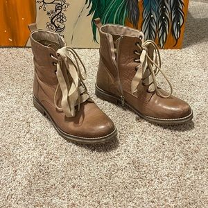 Crevo Leather 7 inch zip Boot size 7.5